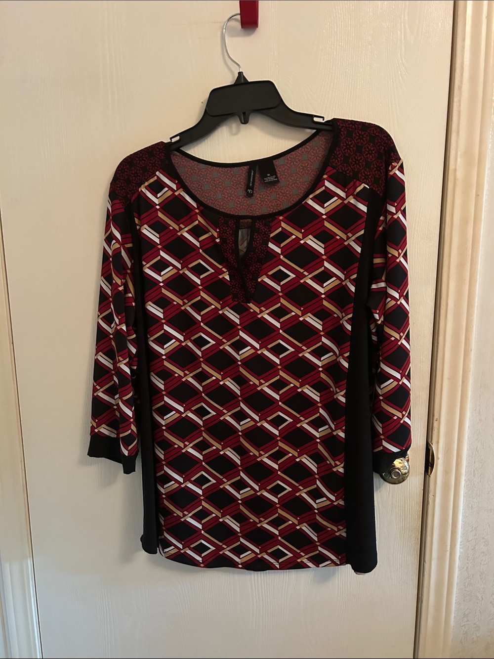 New direction Burgundy, Black & Gold Geometric Keyhole Tunic